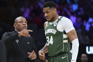 雄鹿过去4场分别输29、23、27、18分 四场合计输97分创队史纪录 - 资讯配图