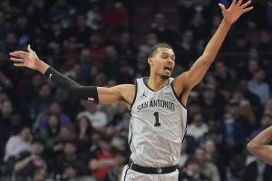 文班谈盖帽：感觉像毁了别人的一天 但他们为什么要尝试呢？ - 资讯配图