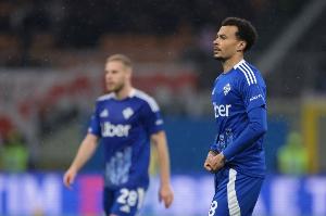 TA：自由球员阿里在热刺的训练基地进行个人训练，保持状态 - 资讯配图