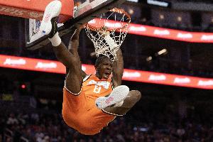 邓恩是否该入选一防?卢:这还用说吗?他去年就应该入选了 - 资讯配图