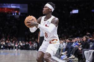 帕森斯:季后赛哈登&米切尔被限制时 施罗德能控球&创造进攻机会 - 资讯配图