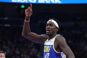 对飚冠军队友小卡！西亚卡姆半场11中7砍下21分4板 次节独得12分 - 资讯配图