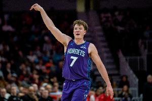 稳稳的幸福!4号秀克尼佩尔14中7&三分8中4贡献20分4板 正负值+22 - 资讯配图