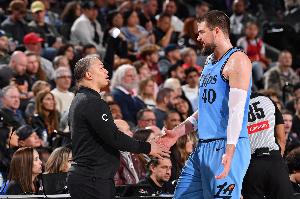 泰伦·卢：祖巴茨每年都在进步 从末节无法登场到能够打终结阵容 - 资讯配图