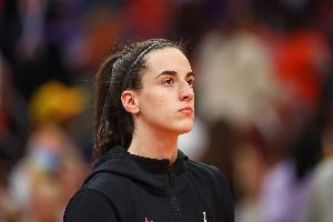 詹姆斯：18岁进NBA多少人希望我失败 有类似经历&全力支持克拉克 - 资讯配图