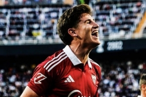 西媒:斯卡洛尼关注塞维利亚22岁边卫奥索,球员有资格代表阿根廷 - 资讯配图