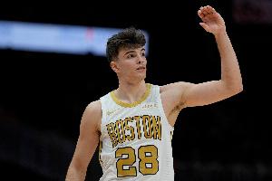 武切维奇:冈萨雷斯对待篮球的态度很正确 他的未来非常光明 - 资讯配图