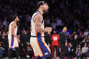 迈克·布朗：阿尔瓦拉多的速度和带来的能量是无可替代的 - 资讯配图