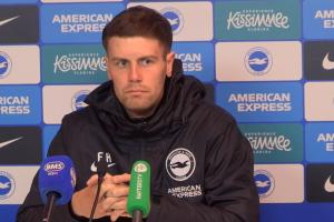 布莱顿主帅：若踢阿森纳比其它比赛少踢10分钟，球迷花钱看这个？ - 资讯配图