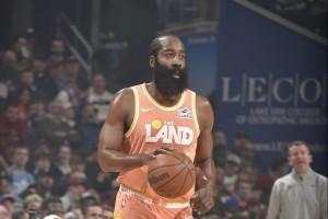 JR：不看好骑士 哈登每次换队常规赛都打很好 但季后赛战绩摆在那 - 资讯配图