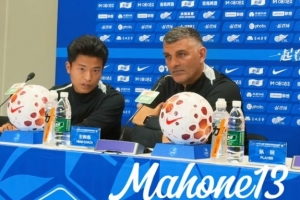 约翰·阿洛伊西：球员很兴奋迎接首场联赛，热身赛每场都有进步 - 资讯配图