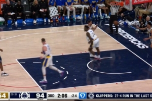 彻底花了啊！快船第三节轰出一波27-4 分差达到30分 - 资讯配图