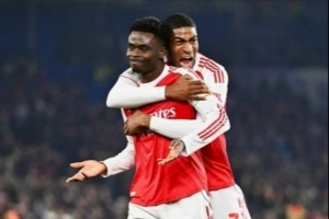 300次出场里程碑打进制胜球，萨卡社媒晒出庆祝照纪念 - 资讯配图