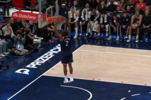 杀疯了！伦纳德展示各种进攻技巧连续得分打停比赛 - 资讯配图