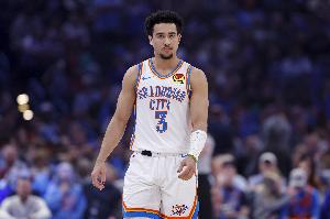 手感不行！麦凯恩替补三分球5中1仅拿5分1板1助1断 正负值-18 - 资讯配图