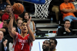 林书豪:篮球让人们团结在一起 我妈竟和哈登&贝弗利的妈成好朋友 - 资讯配图