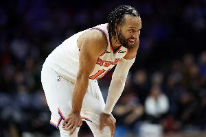 手感冰凉!布伦森半场8中1仅拿2分2篮板7助攻1抢断 - 资讯配图