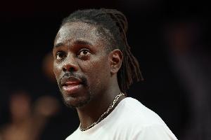 霍勒迪8记三分平个人生涯纪录 曾在23年三分12中8助雄鹿力擒绿军 - 资讯配图