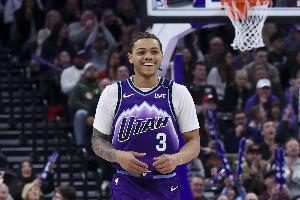 突然发力！基昂特·乔治第三节独得15分 三节砍下24分4板 - 资讯配图