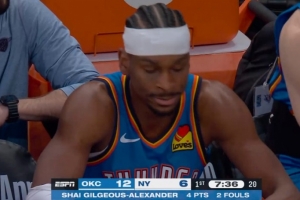 不顺！亚历山大送大桥2+1随后抢断哈特犯规 4分半两犯被换下 - 资讯配图