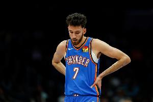 切特谈爆发:我在进攻端寻找空位并保持侵略性 绝不强求机会 - 资讯配图