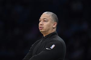 NBA近34场战绩:船刺骑塞凯24胜并列第一 雷蜂23胜第二 火狼第三 - 资讯配图