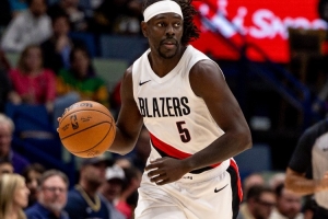 油箱还有油！霍勒迪砍下生涯第14次30分10助 上次还是三年前 - 资讯配图