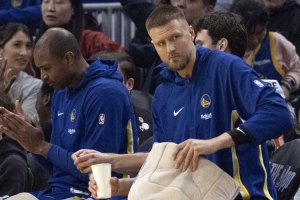 因病连续第六场缺阵！Slater：波尔津吉斯将随队前往休斯敦 - 资讯配图