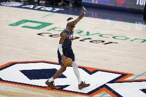 延续20+纪录!亚历山大16投9中&罚球7中7 砍下26分8助带队险胜 - 资讯配图