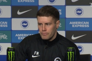 赫尔泽勒:维尔贝克绝对有资格入选国家队 有信心防守枪手定位球 - 资讯配图