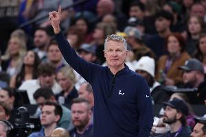 邓利维:我预计科尔下赛季还会是我们的教练 很多事情都取决于他 - 资讯配图