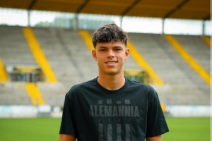 天空：19岁德丙中场今夏将成为关注对象，霍村等多支球队对其有意 - 资讯配图