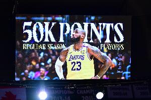 震古烁今！去年今天：詹姆斯砍下生涯第5万分 历史第一人 - 资讯配图