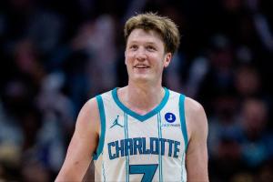 还有19场没打~克尼佩尔26次单场20+&65%+TS 平乔丹保持的历史纪录 - 资讯配图