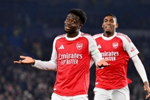 值得纪念！萨卡社媒晒照，庆祝达成阿森纳生涯300场里程碑+取胜 - 资讯配图