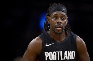 廉颇未老！开拓者老将霍勒迪在近5场比赛中4次砍下20+ 今天35分 - 资讯配图