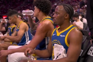 奇兵！克赖尔外线开炮连中2记三分 帮助勇士再获两位数领先 - 资讯配图