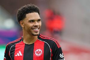 德天空:法兰克福预计今夏将收到对科林斯的报价,要价4000万欧 - 资讯配图