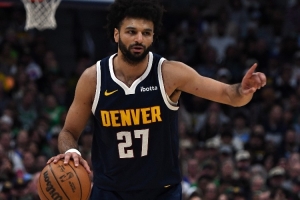 眼睛放光！贾马尔·专打湖人·穆雷17中8得28分4板7助 上半场20分 - 资讯配图