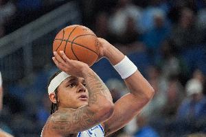 两双到手但失误不少！班凯罗17中7拿到16分12板6助2断 有6次失误 - 资讯配图