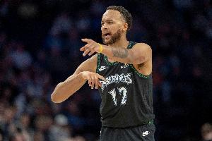 芬奇：李凯尔阅读全场预判防守走位 拿球节奏会慢下来等来好机会 - 资讯配图