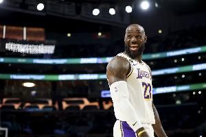 詹姆斯:不知多少人打过NBA 但我的名字能与伟大球员并列 这真棒 - 资讯配图
