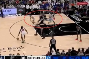 不愧是波波弟子！马刺防守失误&CC次节上来就进三分 米奇直接喊停 - 资讯配图