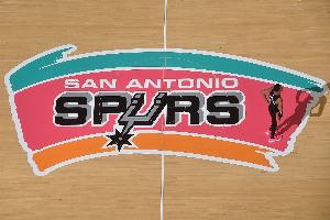 队记：马刺活塞赛后有人在停车场被枪击 暂不知晓具体原因 - 资讯配图