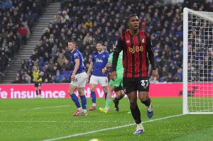 记者:拉扬拒绝多支欧冠豪门和沙特球队,选择在伯恩茅斯磨炼成长 - 资讯配图