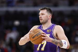 无力回天！东契奇24中11拿到27分11板7助4断 三分10中3 - 资讯配图