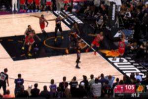 理查兹第二罚不中 但公牛抢篮板成功耗时间直接赢下比赛！ - 资讯配图