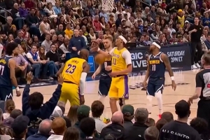 追回来了！詹姆斯连送3次助攻&个人反击得分 分差仅剩3分 - 资讯配图