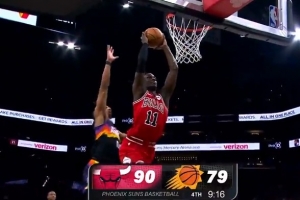 传球质量很高！河村勇辉精准长传 伦纳德·米勒快攻双手暴扣！ - 资讯配图