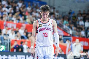 前交叉韧带断了！郭艾伦此前遭遇过严重腿部拉伤、腹股沟拉伤 - 资讯配图